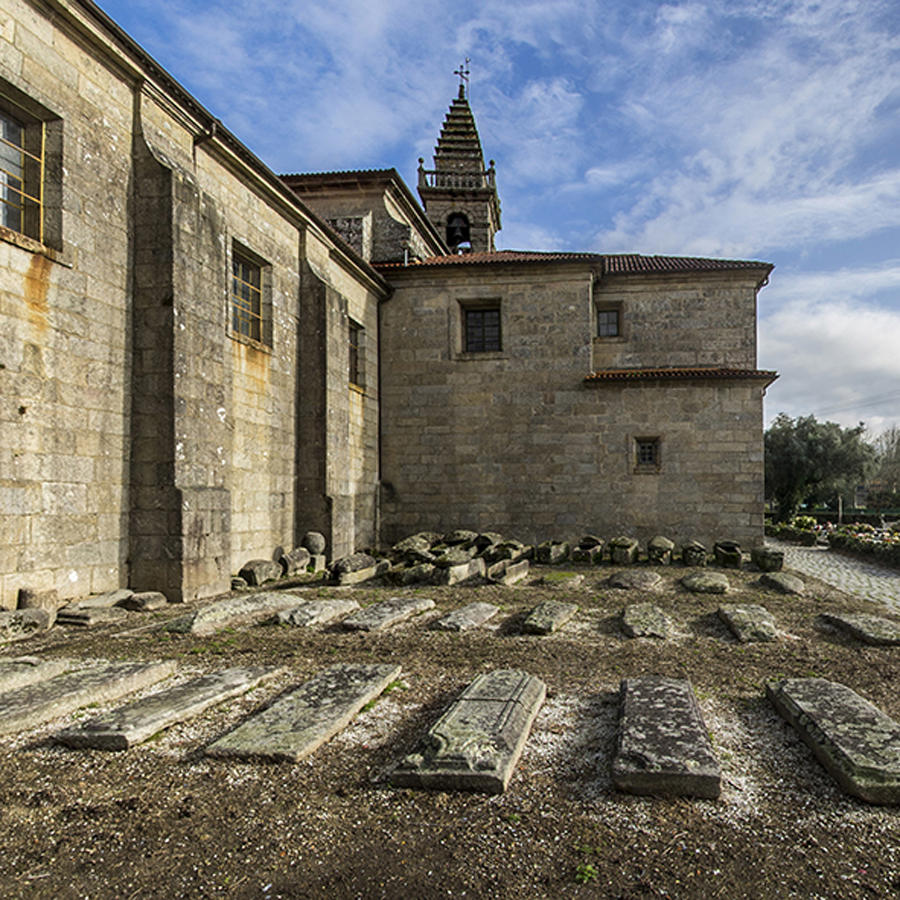 Santa María a Maior de Iria Flavia e Cemiterio de Adina